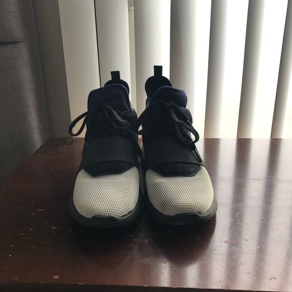 Kendall& Kylie Braydin sneakers, size 9 - Picture 2 of 5